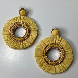Venus Raffia hoop yellow earrings size 2 EUC